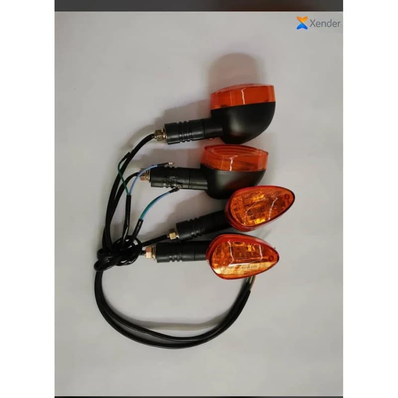 Jeu de 4 Clignotants Moto Noirs et Oranges Xender